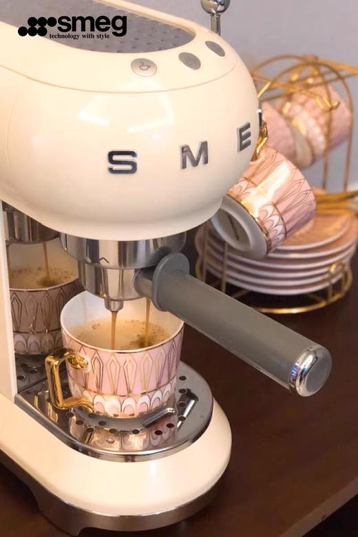 意大利 SMEG ECF01 半自动咖啡机 商品图3