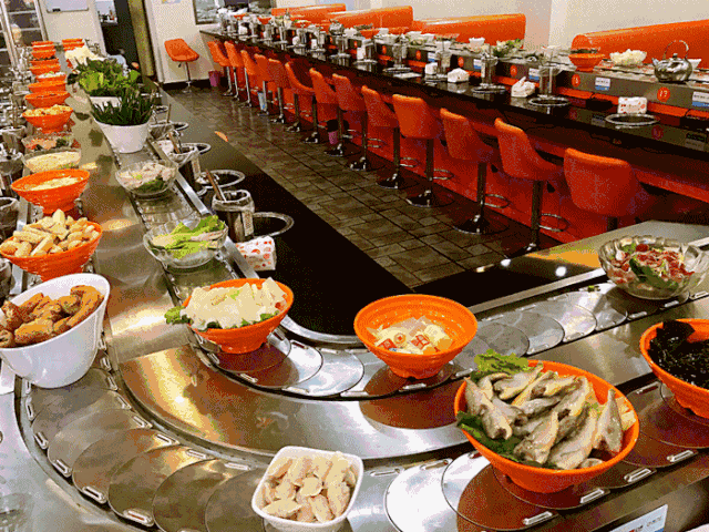 【世和·天玺丨顺佰签旋转小火锅丨凭手机短信消费勿删】菜品传送带