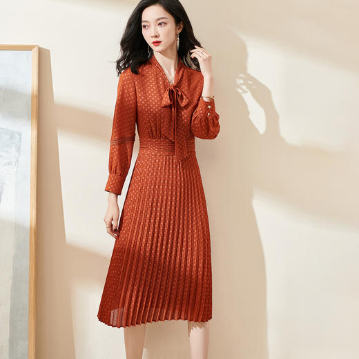 剩S 米思阳2024秋季新款知性优雅波点连衣裙显瘦系带领中长百褶裙0525 商品图0