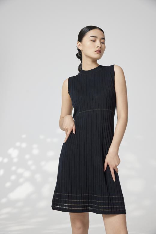 圆领修身无袖针织连衣裙 SJS94W092K 商品图1