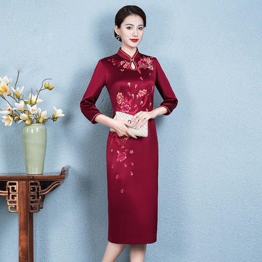 重工刺绣妈妈装结婚礼服，喜婆婆婚宴醋酸锻改良旗袍中长连衣裙QQX-8225 商品图1