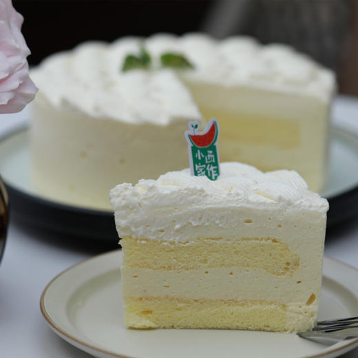 金枕头榴莲慕斯蛋糕