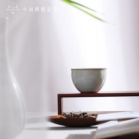 问鼎汝瓷复刻款月白风水缸杯