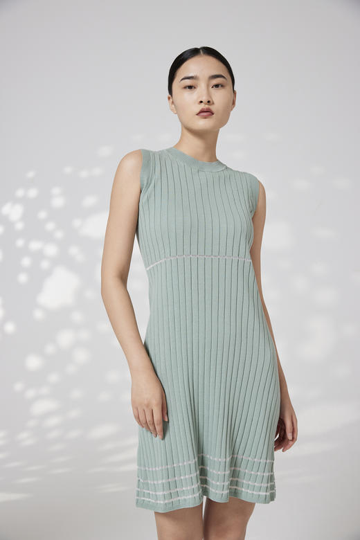 圆领修身无袖针织连衣裙 SJS94W092K 商品图0