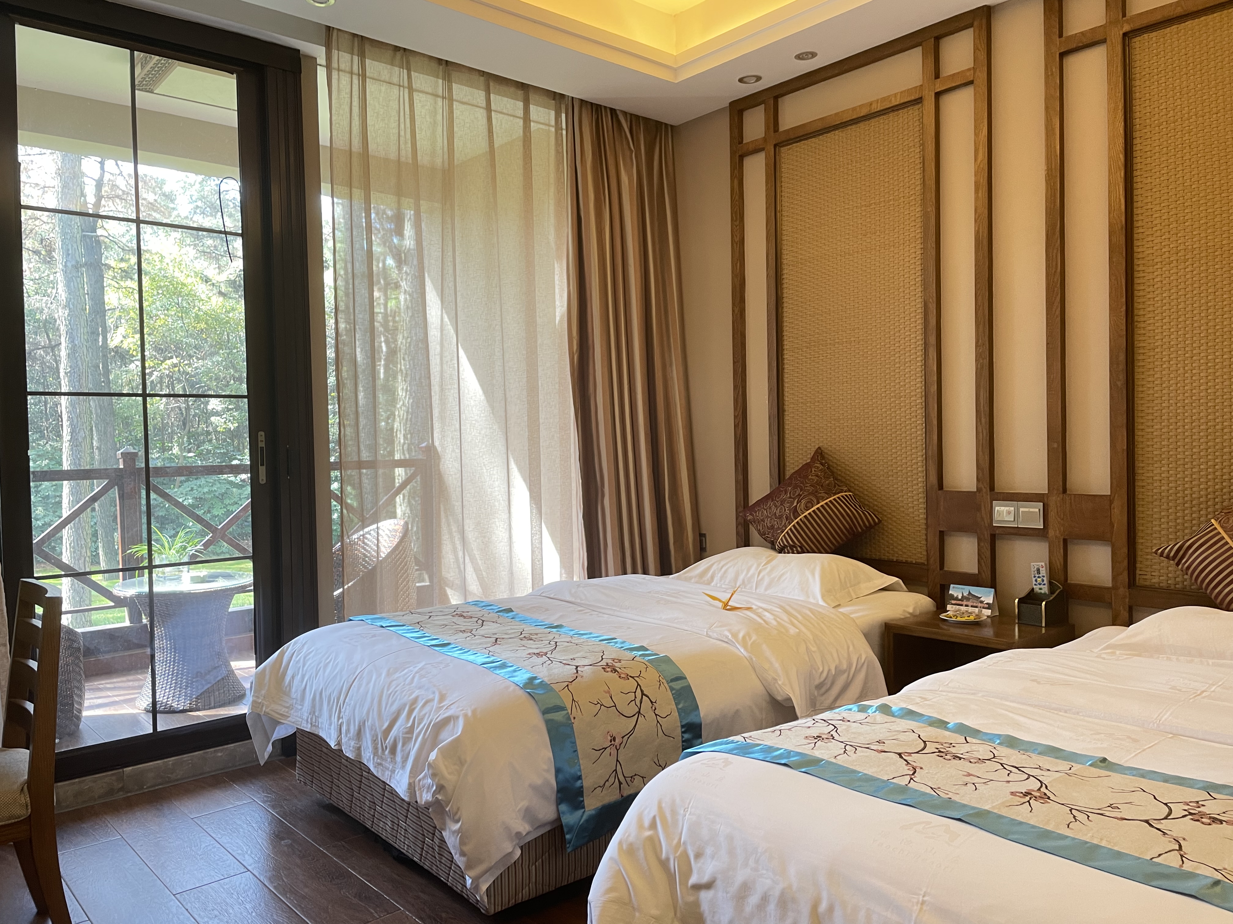 【秋日出游】瑶池山庄精选标间（含早）+螃蟹2只（限堂食）