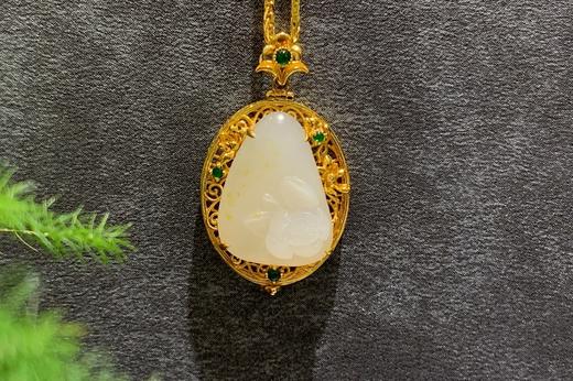 【御珠宫坊】金镶羊脂白玉子料吊坠 商品图6