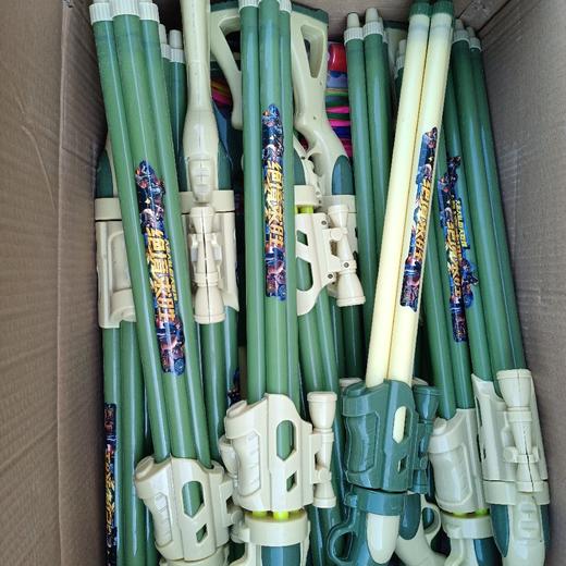 最强吃鸡4孔水枪 商品图0