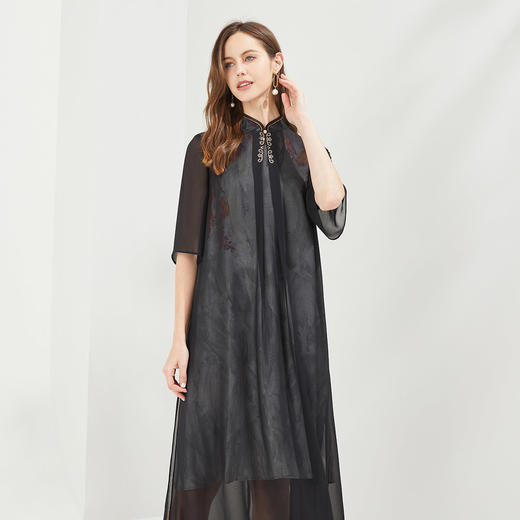 PG87E斯尔丽瑟俪旗立领定位花烫钻中式撞色长款连衣裙 商品图0