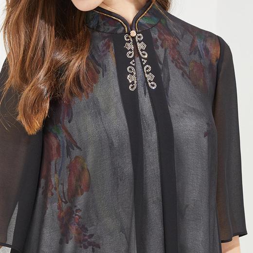 PG87E斯尔丽瑟俪旗立领定位花烫钻中式撞色长款连衣裙 商品图4