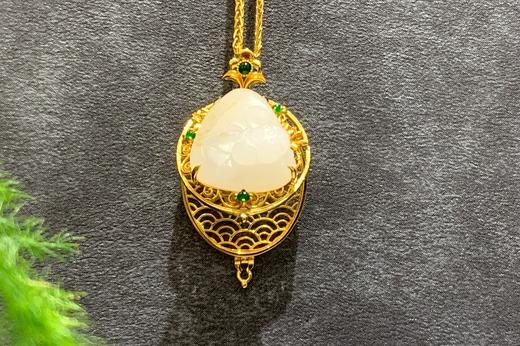 【御珠宫坊】金镶羊脂白玉子料吊坠 商品图4