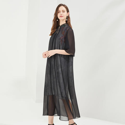 PG87E斯尔丽瑟俪旗立领定位花烫钻中式撞色长款连衣裙 商品图2