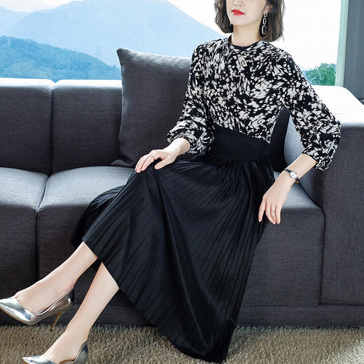 2022秋季新款时尚洋气碎花百褶修身显瘦过膝中长款褶皱连衣裙NSM2078 商品图2