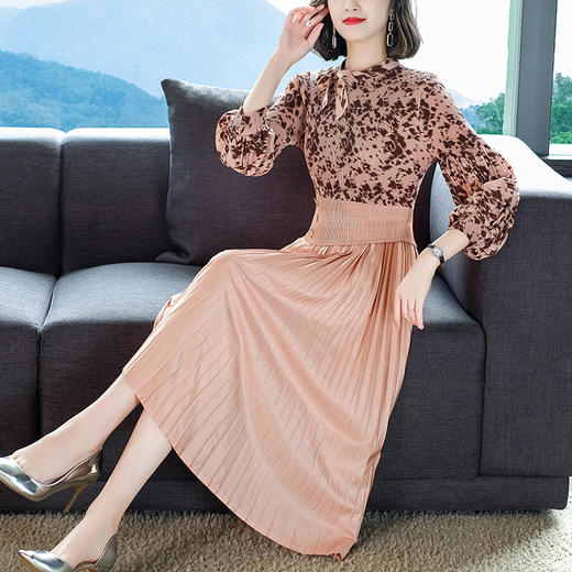 2022秋季新款时尚洋气碎花百褶修身显瘦过膝中长款褶皱连衣裙NSM2078 商品图1