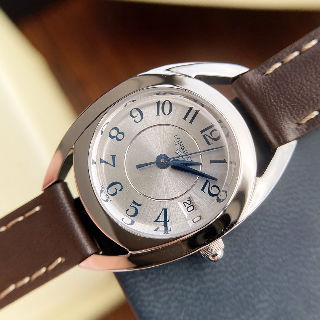 浪琴longines 马术系列腕表灵感来源于以前的经典表款 以及马术世界所