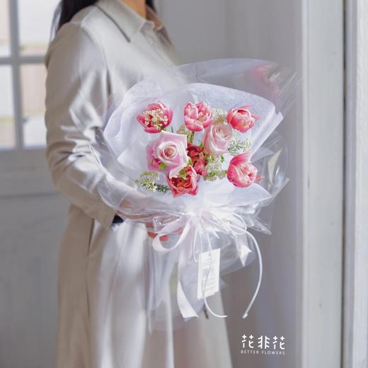 《简爱》草莓松饼郁金香玫瑰混搭花束 商品图0