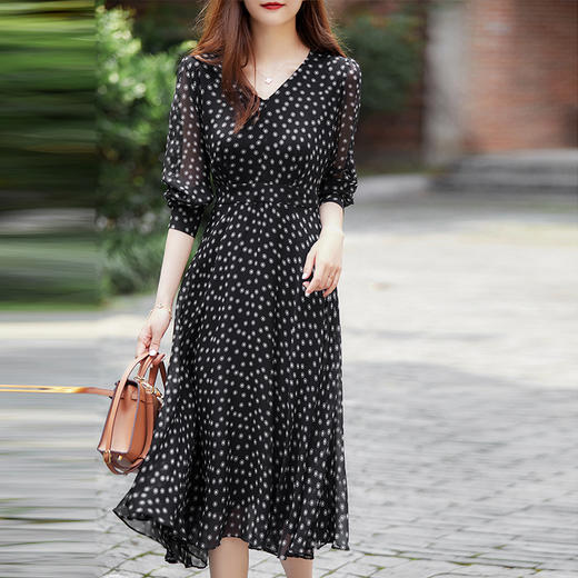 优雅到骨子里气质V领小圆圈连衣裙  YX2249 商品图1