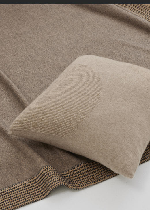  自然色针织羊绒靠枕 SJF92P289N 商品图2