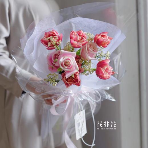 《简爱》草莓松饼郁金香玫瑰混搭花束 商品图1