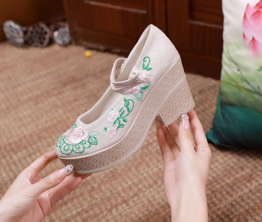 DLCT-T8806 民族风优雅气质内增高坡跟绣花布鞋 商品图2