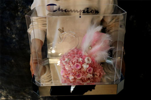 天鹅永生花礼盒 商品图3