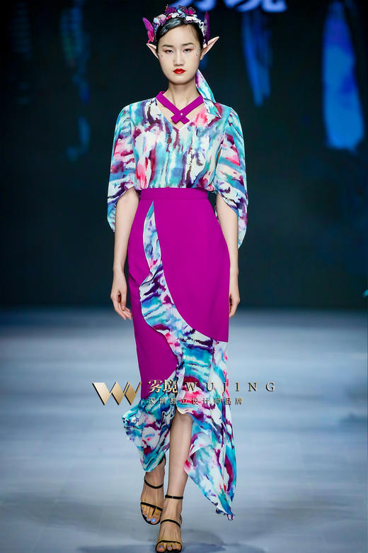 2202068 空谷幽兰上衣 雾境 商品图0