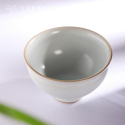 问鼎汝瓷复刻款月白折口碗 商品图1