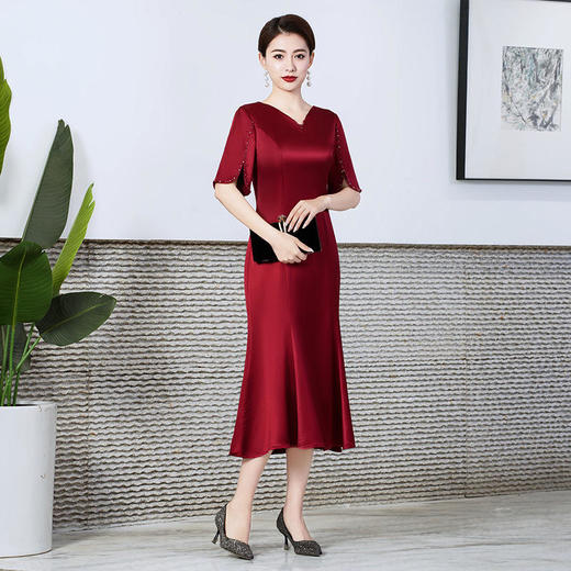 WXG8326新款高端优雅气质修身V领五分袖礼服裙 商品图1