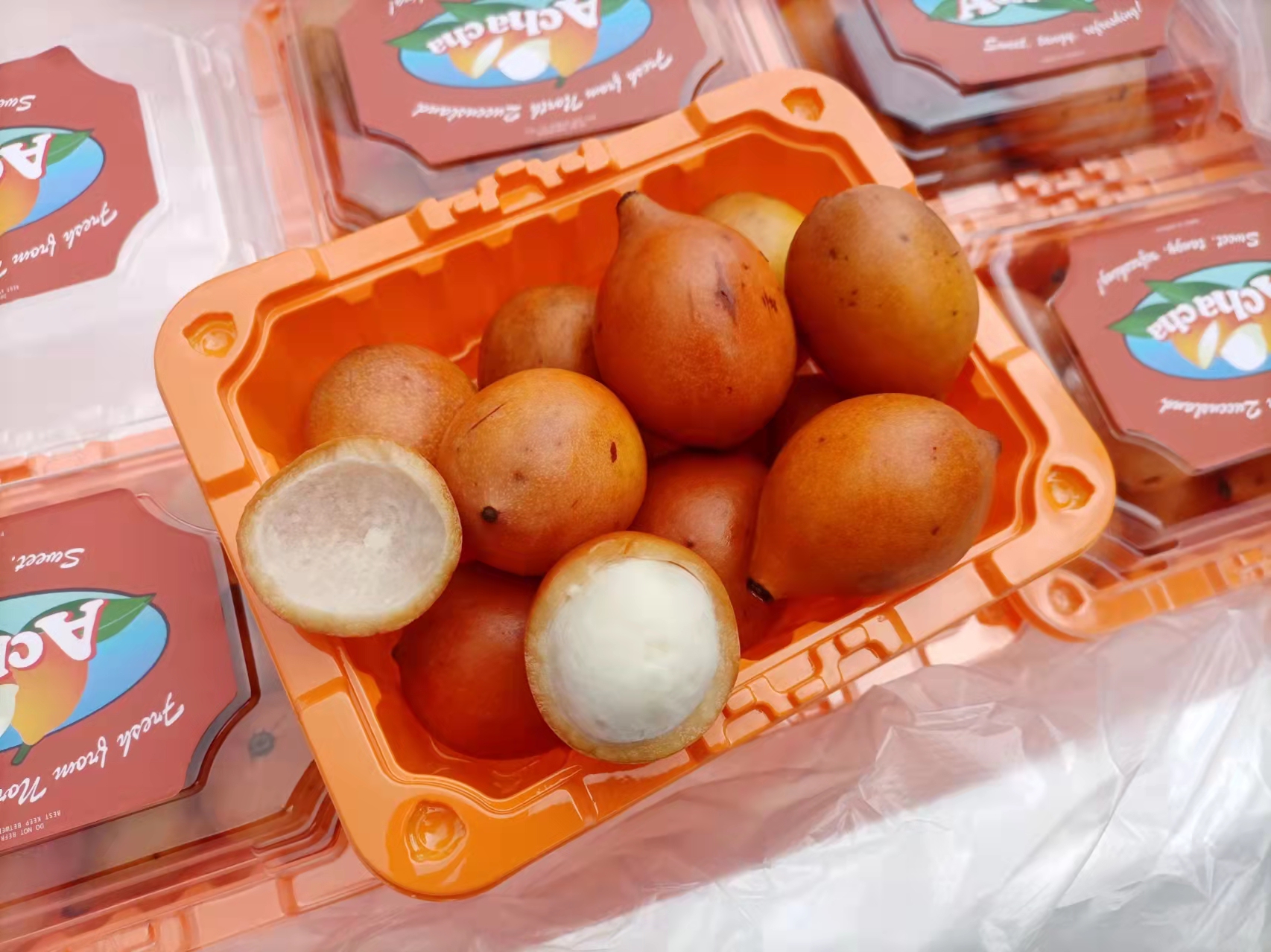 『澳洲achacha黄金山竹』果皮橘红色,果肉白色, 吃起来有山竹 香蕉