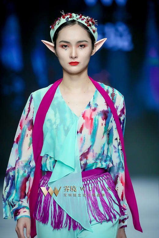 2202071 空谷幽兰上衣 雾境 商品图0