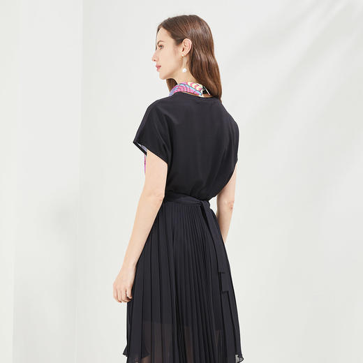 QF702瑟俪2022年夏季上新印花可脱卸蝴蝶领蝙蝠袖短款T袖 商品图1