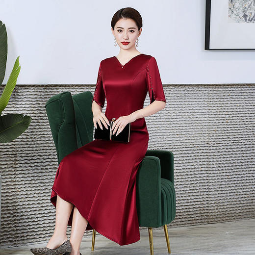 WXG8326新款高端优雅气质修身V领五分袖礼服裙 商品图2