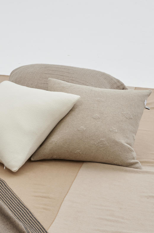  自然色针织羊绒靠枕 SJF92P294N 商品图0