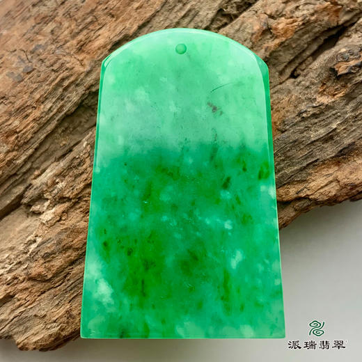 派瑞翡翠 翡翠挂件 糯种 绿色 商品图0
