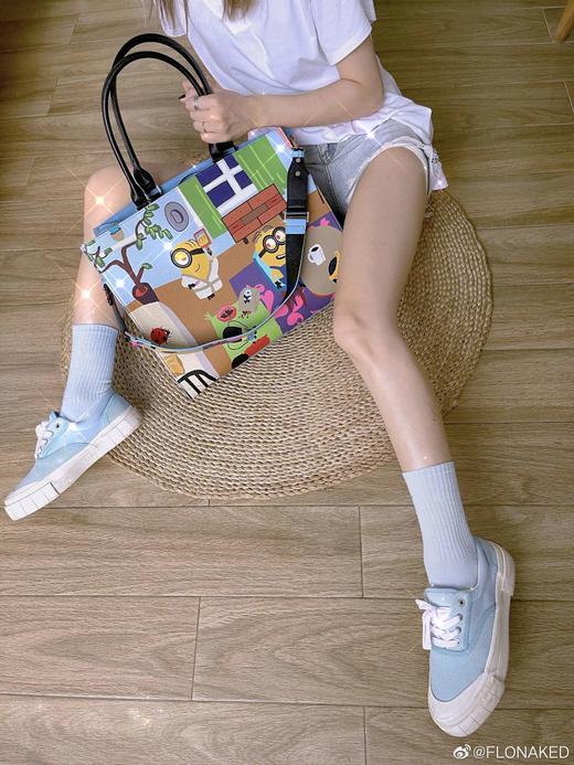 小黄人跨界撞色印花托特包 商品图2