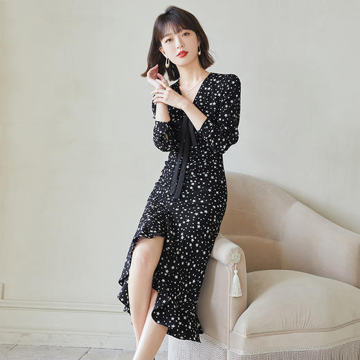 2022年春装新款连衣裙女V领系带碎花高级感鱼尾裙  NSM1807 商品图3