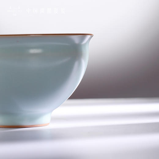 问鼎汝瓷复刻款天青折口碗 商品图2