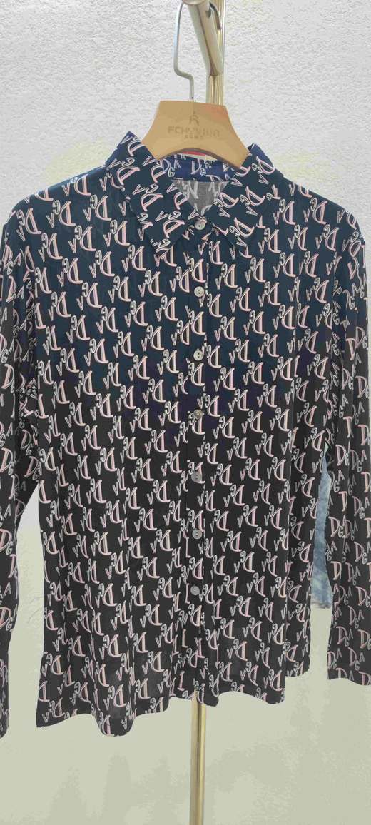 2 F梵希威登小衫 商品图0