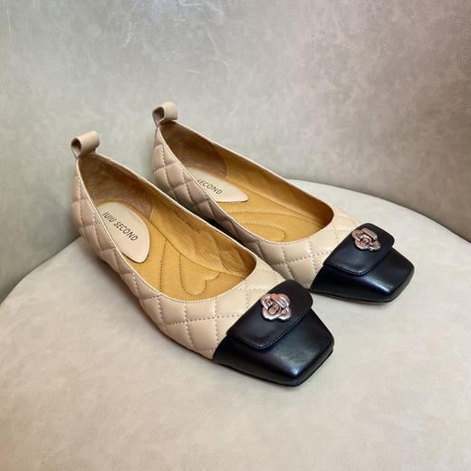 IUIU SECOND2022春季新款经典小香风复古拼色菱格平底小单鞋2022春季商场同款U22AE17821 商品图3