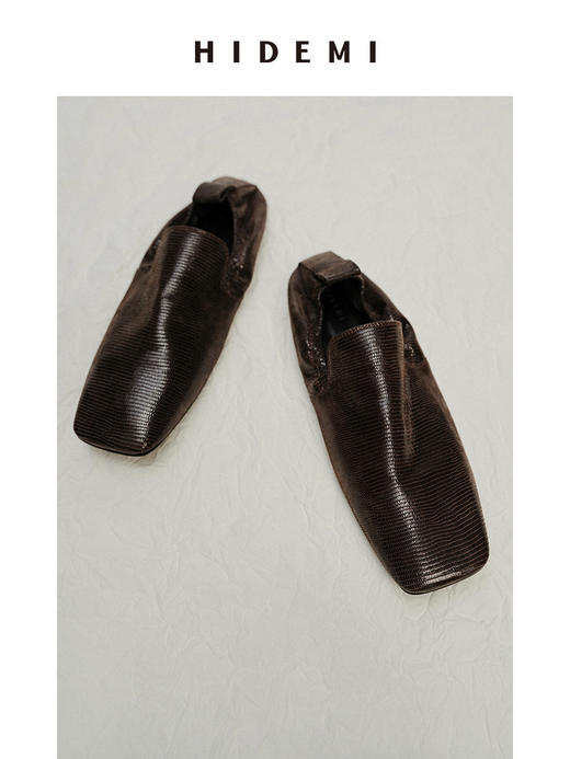 HIDEMI 经典款蜥蜴压纹深棕色方头平底鞋 商品图5