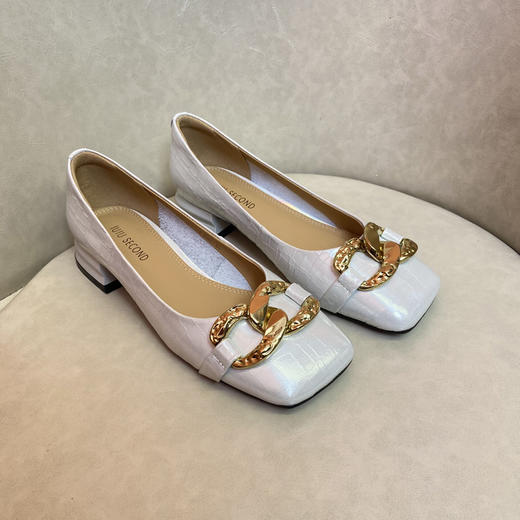 IUIU SECOND2022春季新款晚晚风粗跟单鞋复古金属链条扣方头浅口 商品图4