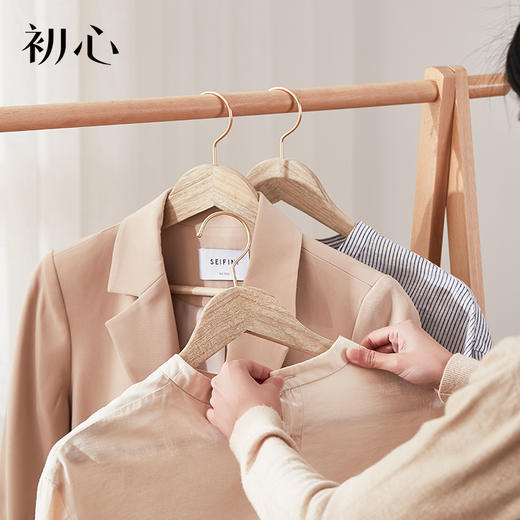 初心| 香樟木衣架原木无漆挂干衣服 商品图6