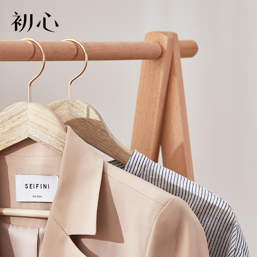 初心| 香樟木衣架原木无漆挂干衣服 商品图1