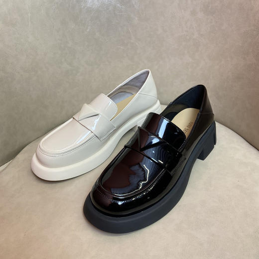 IUIU SECOND22春季新款牛漆皮乐福鞋JK制服鞋经典三角标商场同款U22AM19021 商品图2