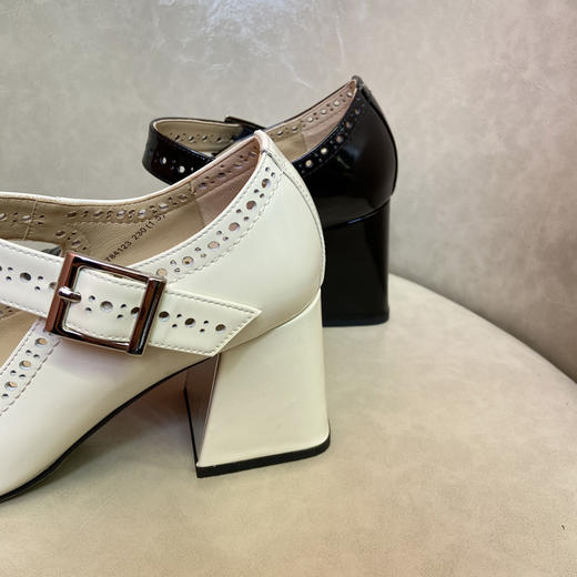 IUIU SECOND2022春夏新款粗跟法式冲孔高跟鞋复古玛丽珍仙女鞋U22AE17841 商品图4