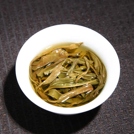 超值口粮茶-吉顺号2017年困鹿山私家古茶园 乌金普洱生茶357g 商品图4