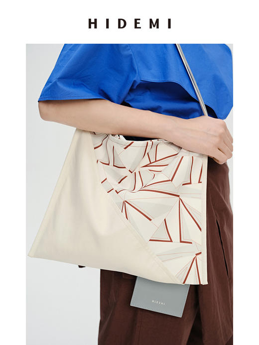 HIDEMI 红白几何印花拼皮背包 商品图0