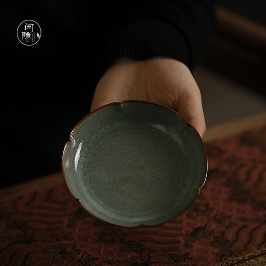 哥窑全手工冰裂纹葵口小壶承 小号 商品图1