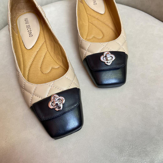 IUIU SECOND2022春季新款经典小香风复古拼色菱格平底小单鞋2022春季商场同款U22AE17821 商品图4