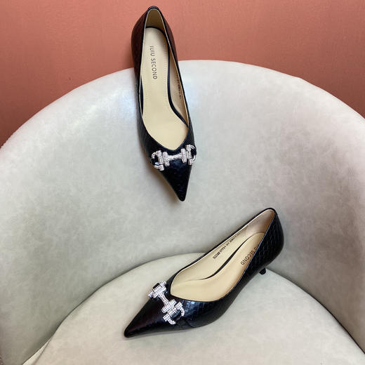 IUIU SECOND2022春季新款气质蛇皮浅口钻扣女时装鞋宴会鞋U22AE17791 商品图3