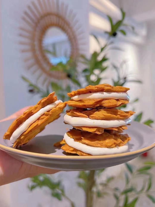 “杏仁牛扎酥”，软软的牛轧糖，香脆的杏仁瓦片，这款饼干真的招架不住好吃，每包180g，8枚独立装 商品图1